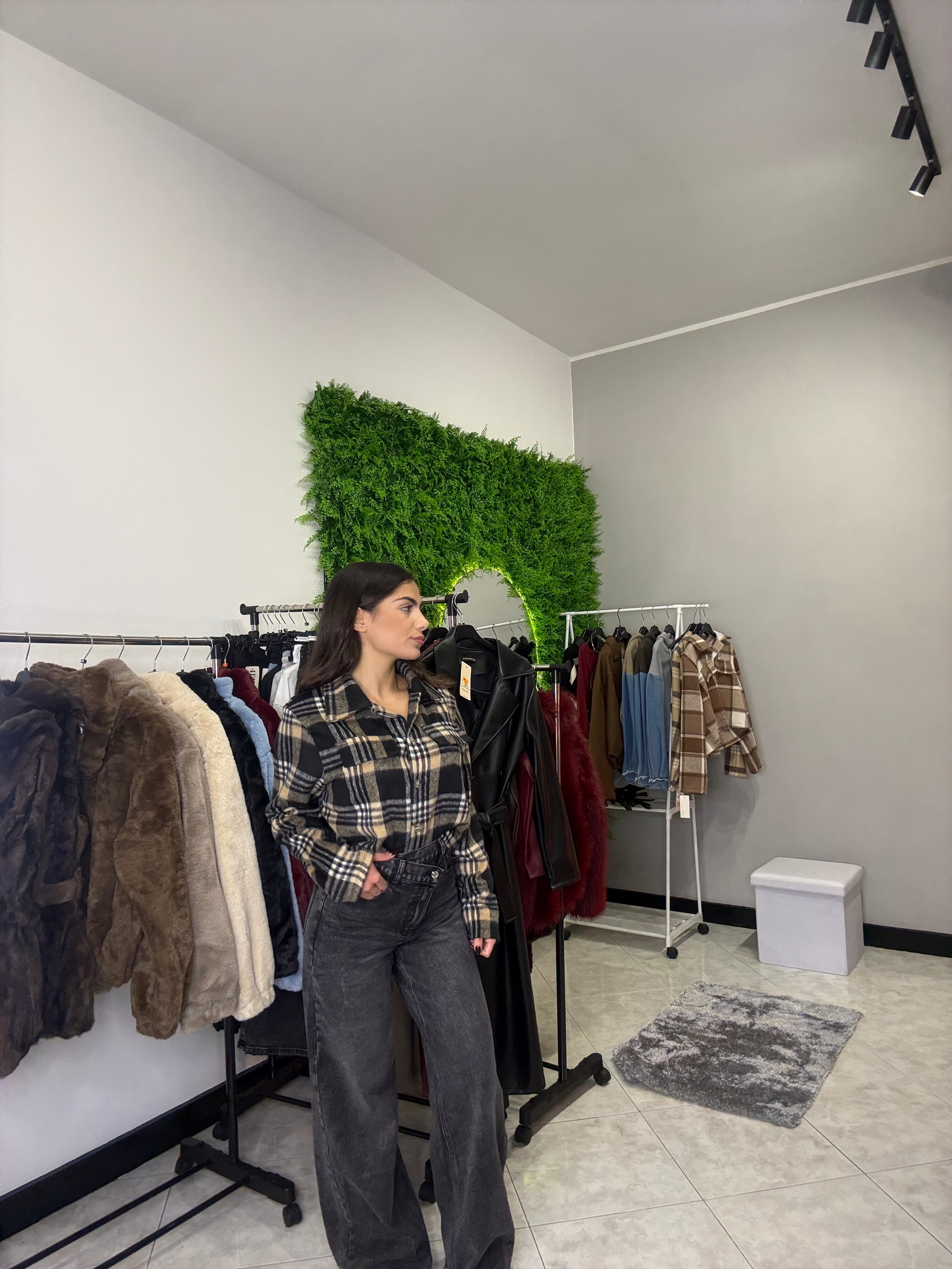 Jeans con chiusura incrociata/asimmetrica