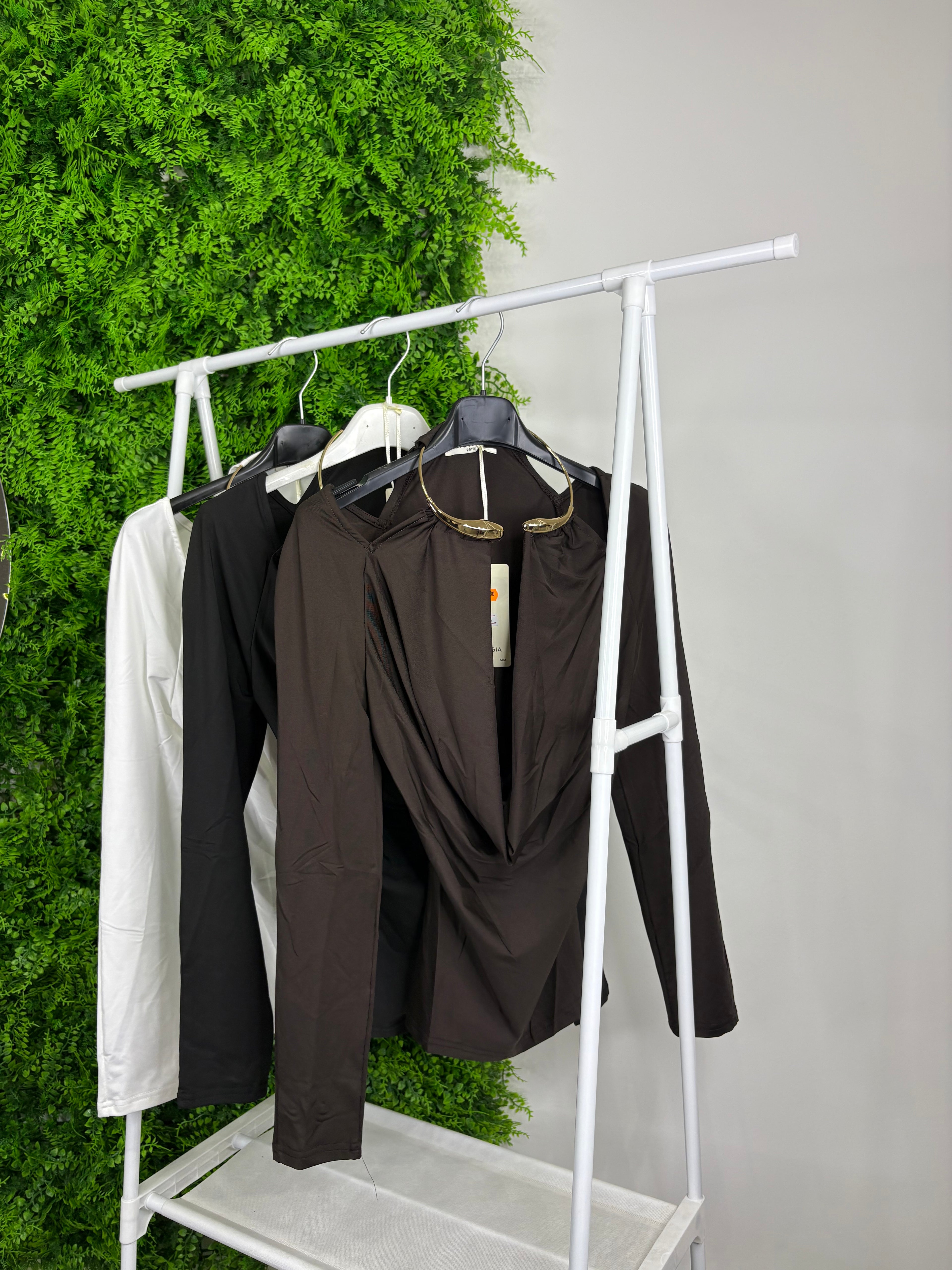 Scollo a Cascata e Choker Incorporato