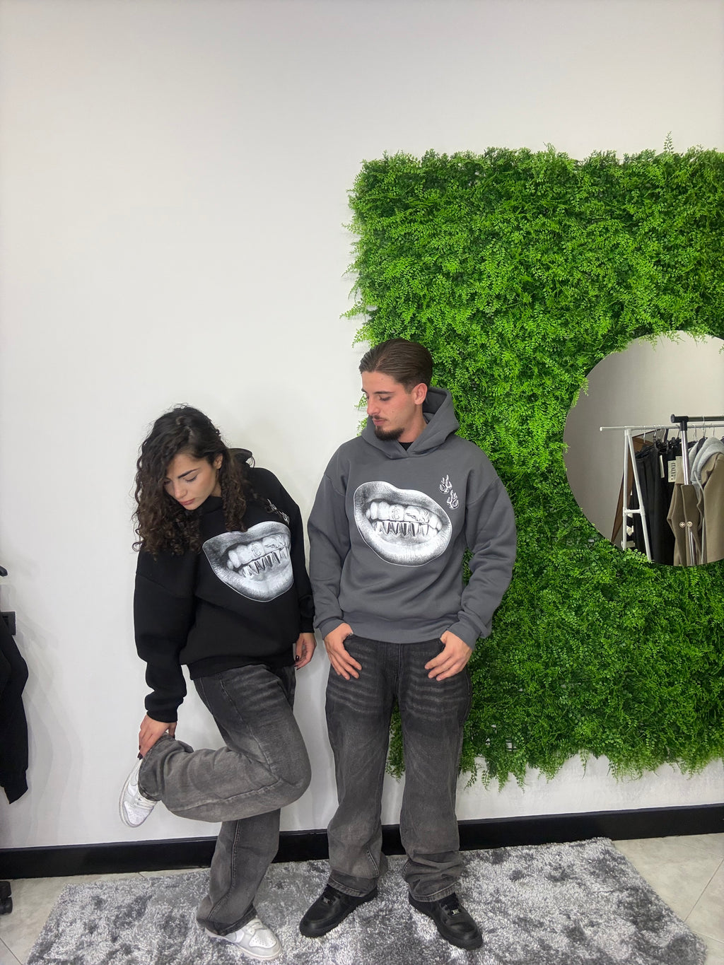 Felpa con stampa grafica