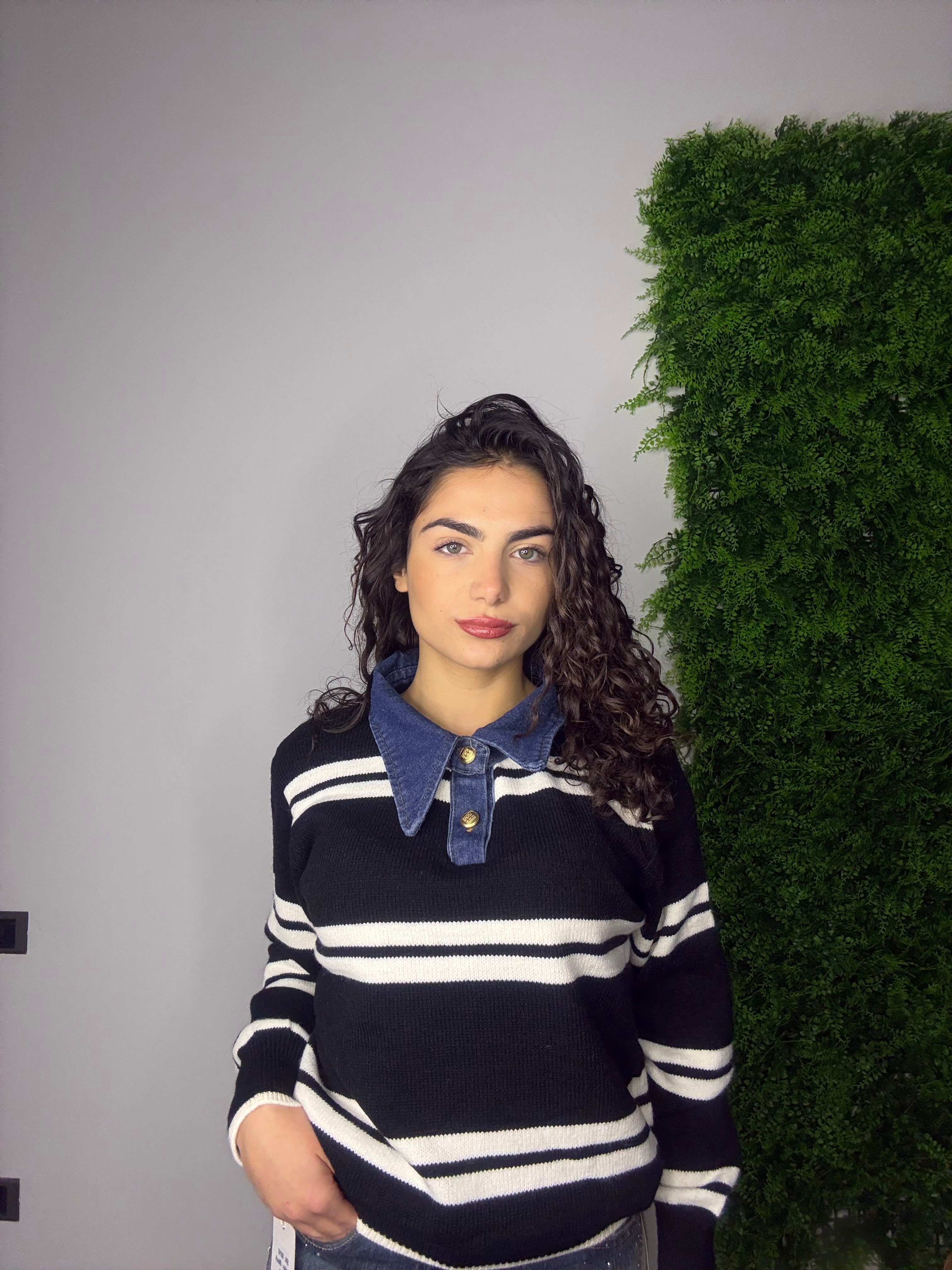 Maglioncino con colletto denim