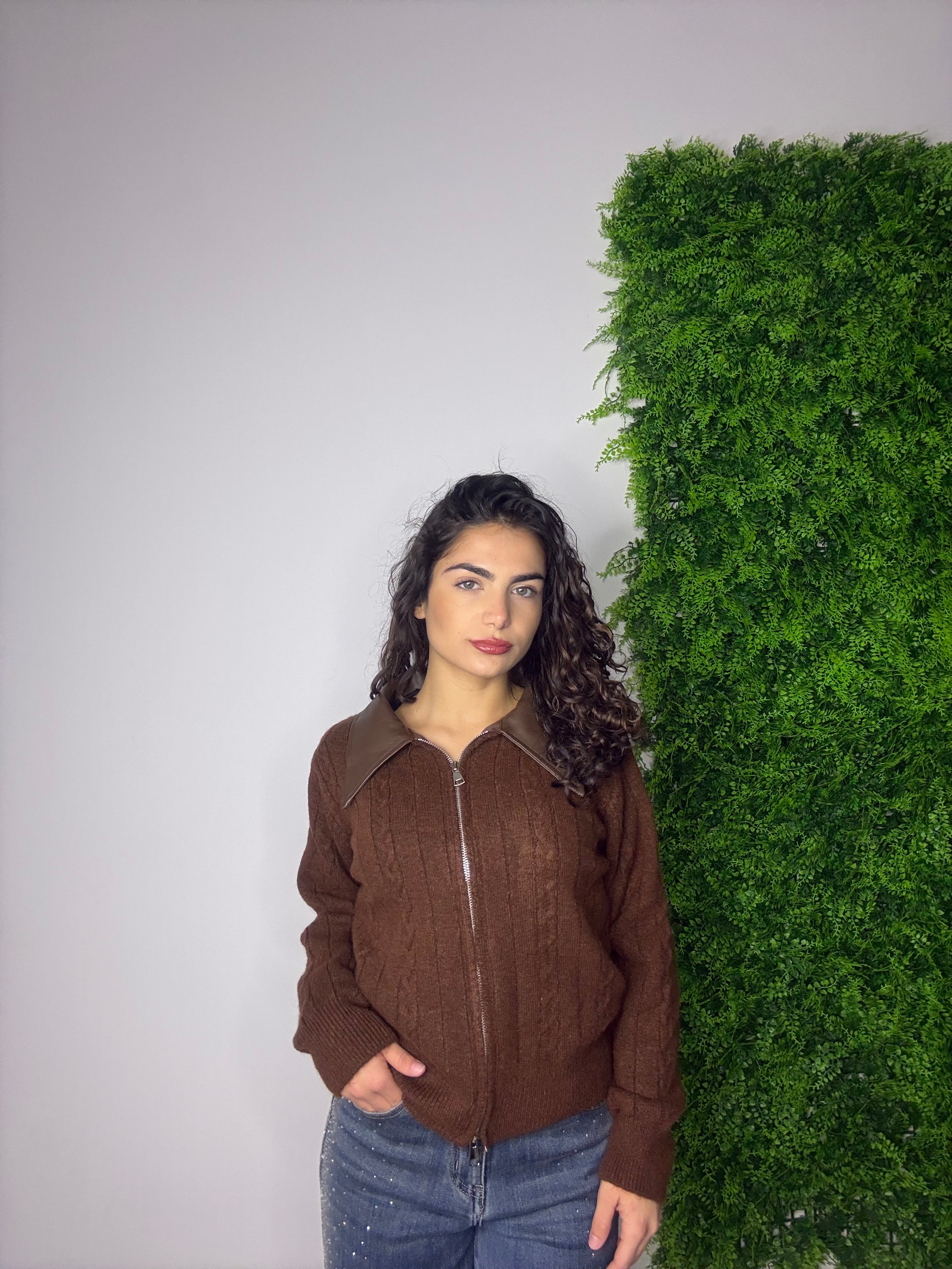 Maglioncino con colletto in pelle