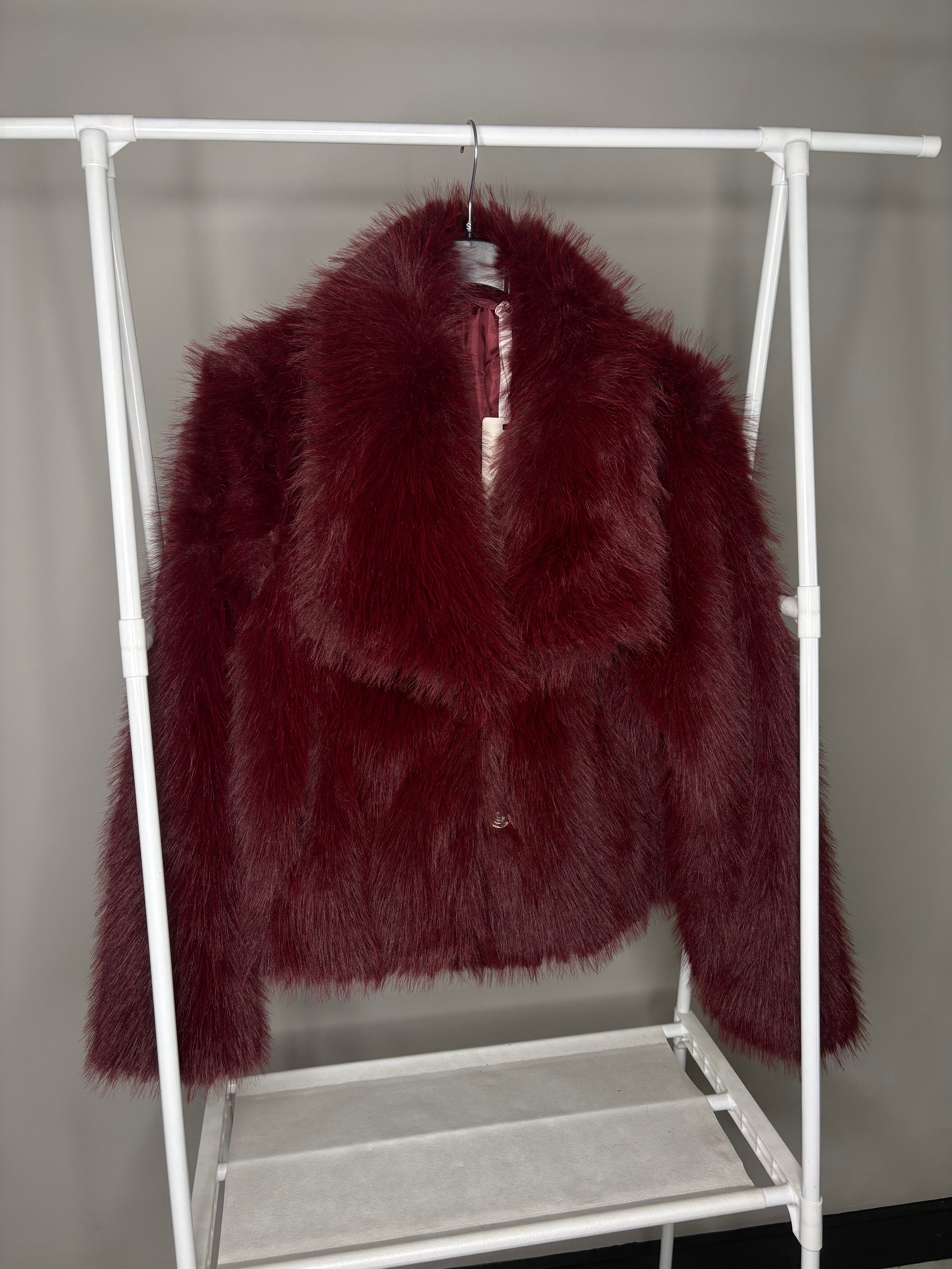 Pelliccia pelo lungo bordeaux