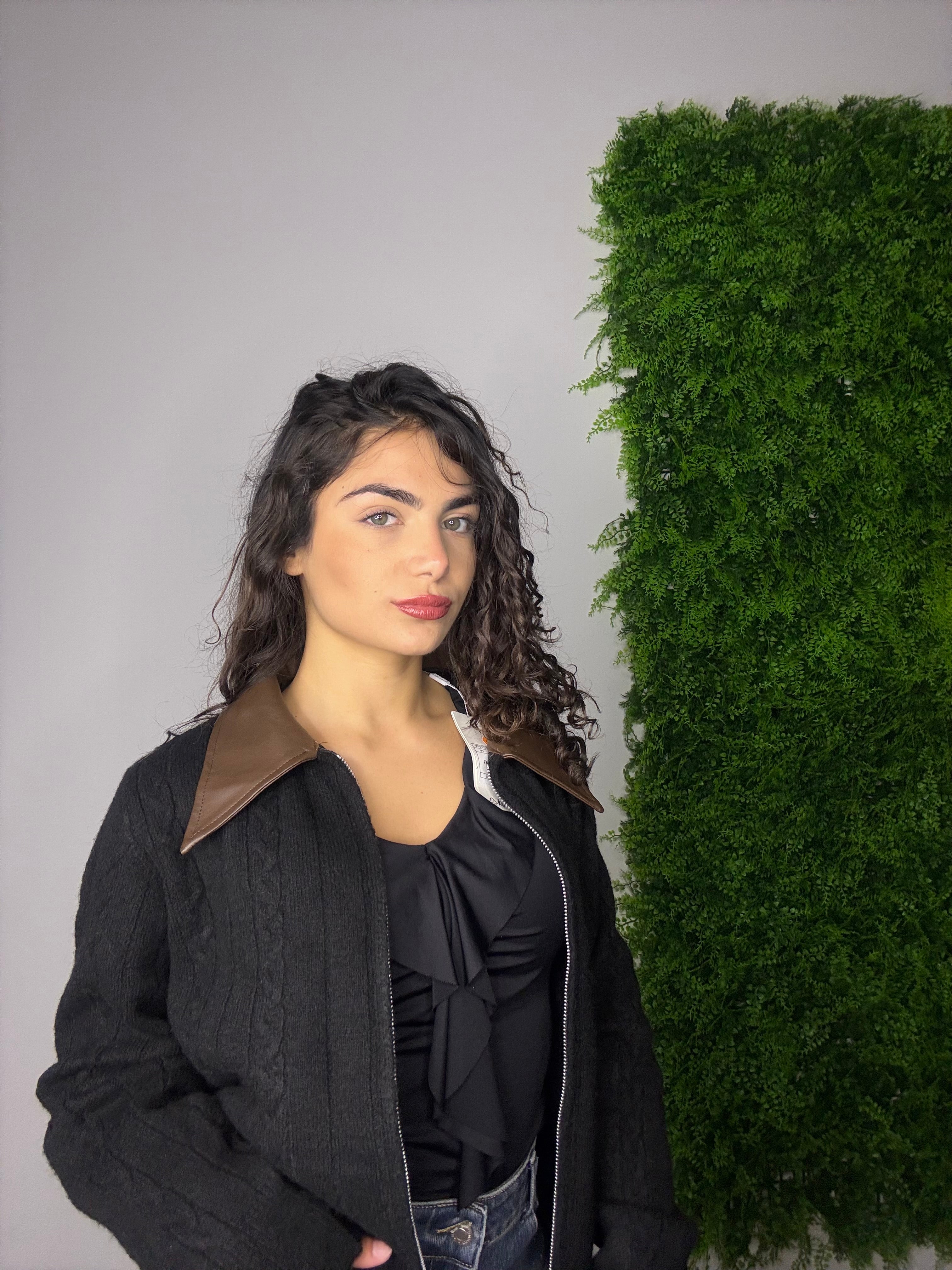 Maglioncino con colletto in pelle