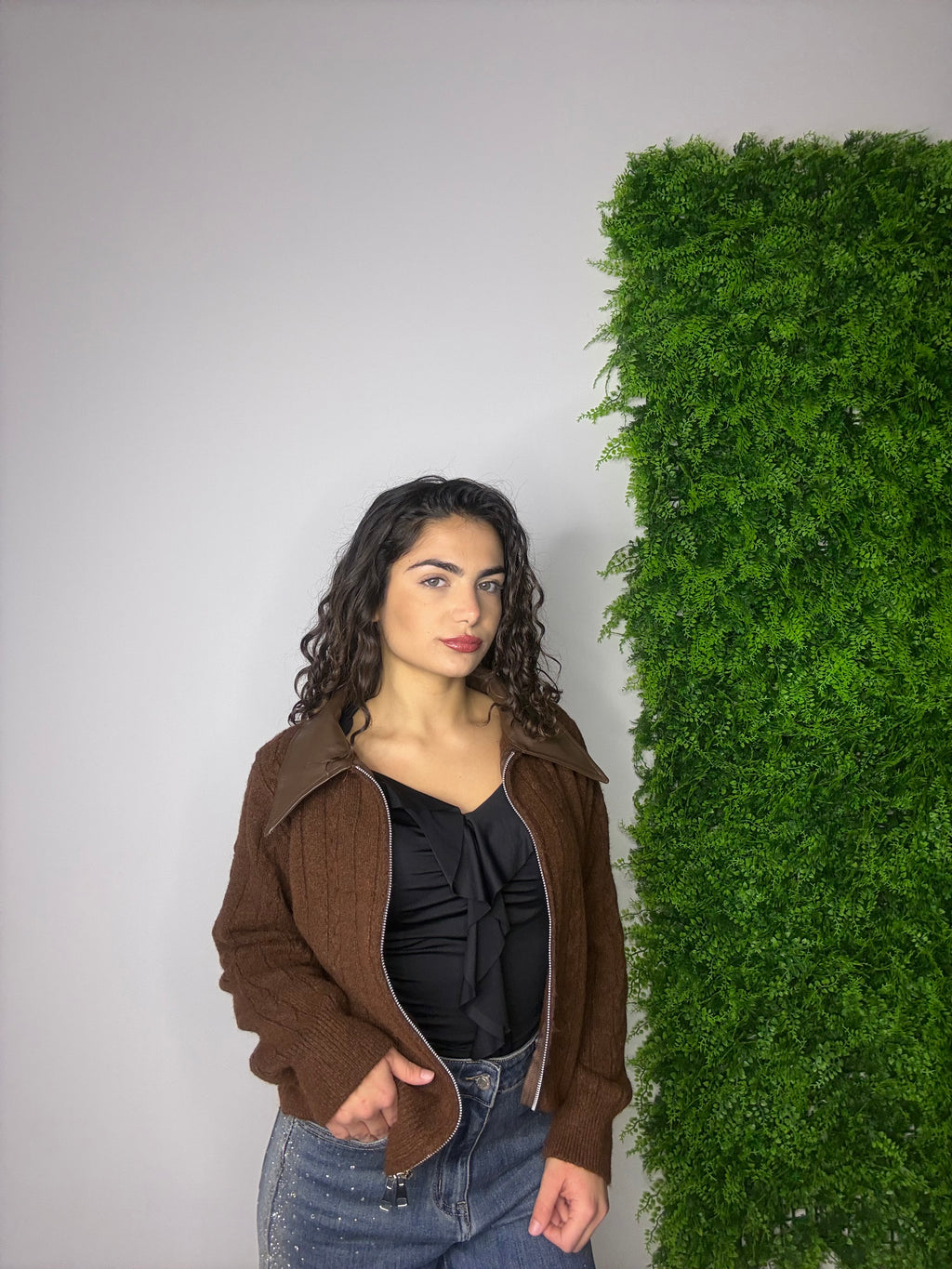 Maglioncino con colletto in pelle