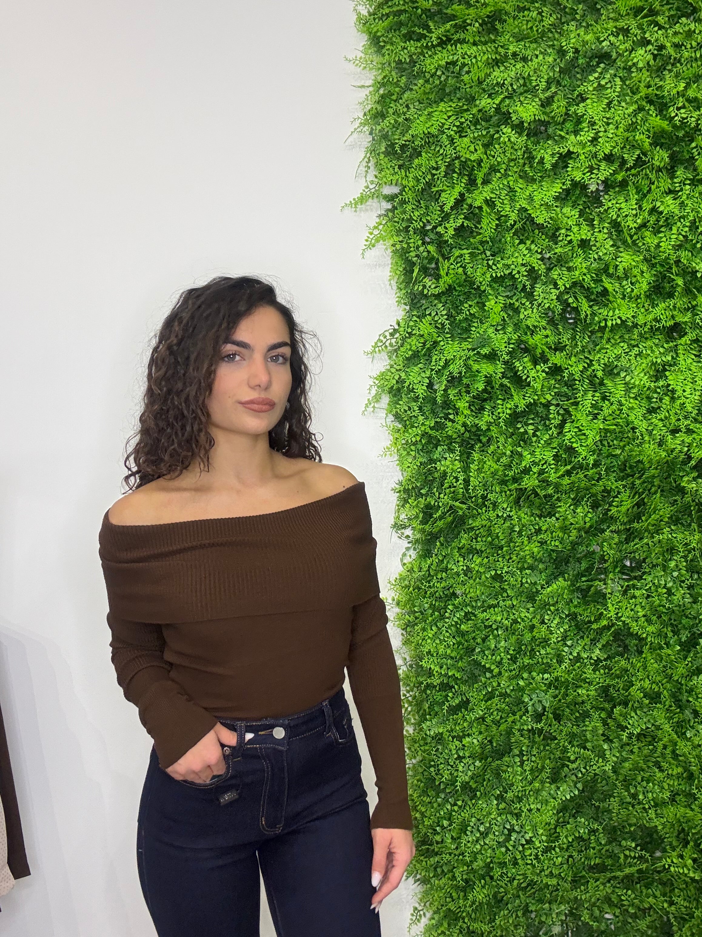 Maglioncino con scollo a barca