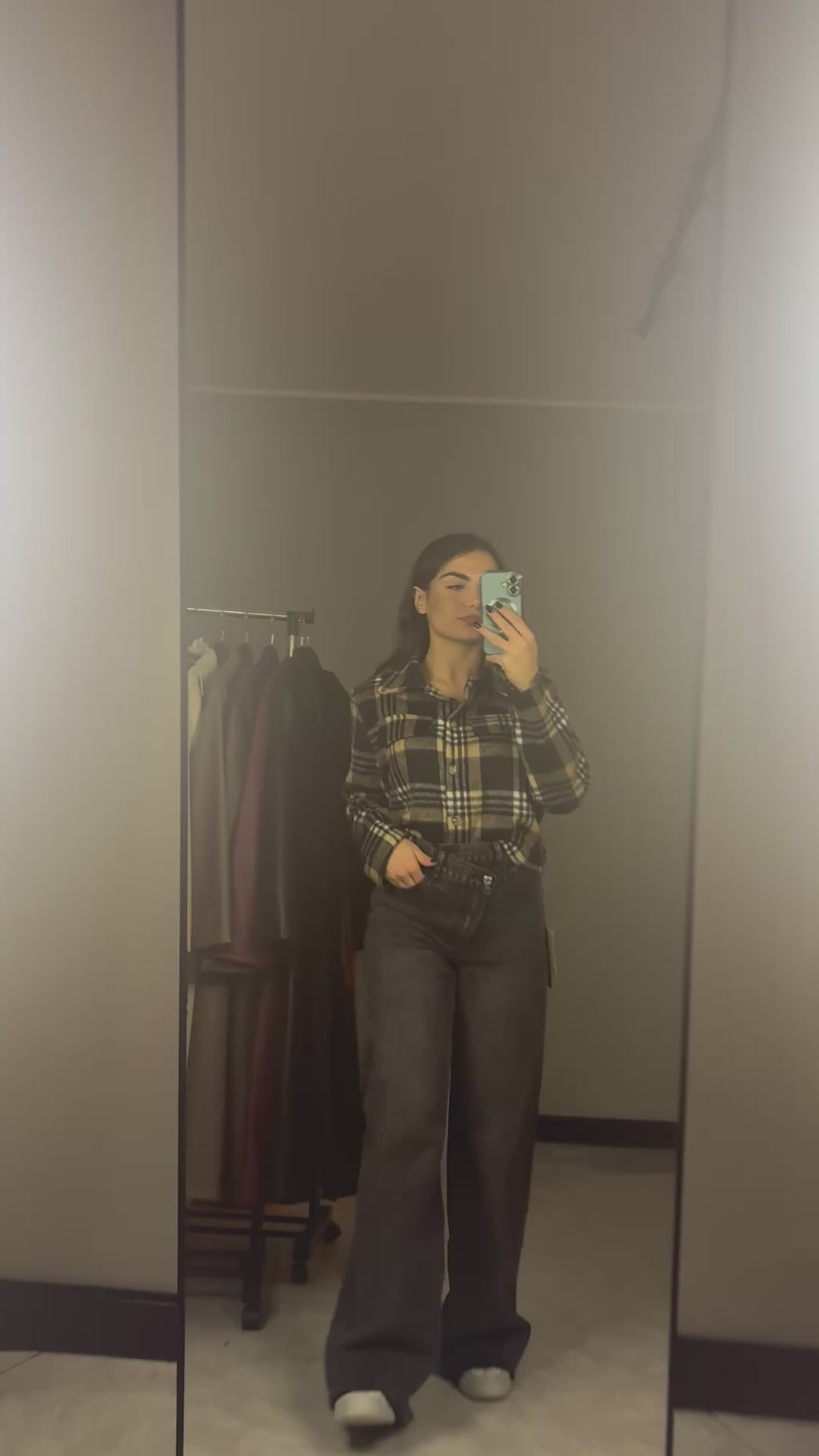 Jeans con chiusura incrociata/asimmetrica